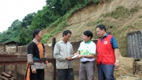 Người lao động PVFCCo chia sẻ cùng gia đình các nạn nhân chịu thiệt hại do thiên tai tại Lai Châu